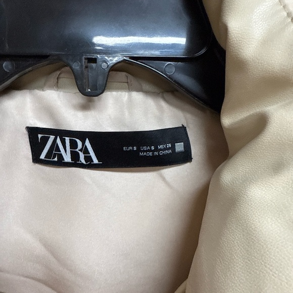 Zara Beige Faux Leather Puffer Vest Women Teens Sz S Full Zip Closure 2 Pockets - Picture 6 of 7